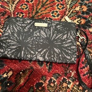 Baggallini wristlet rfid
